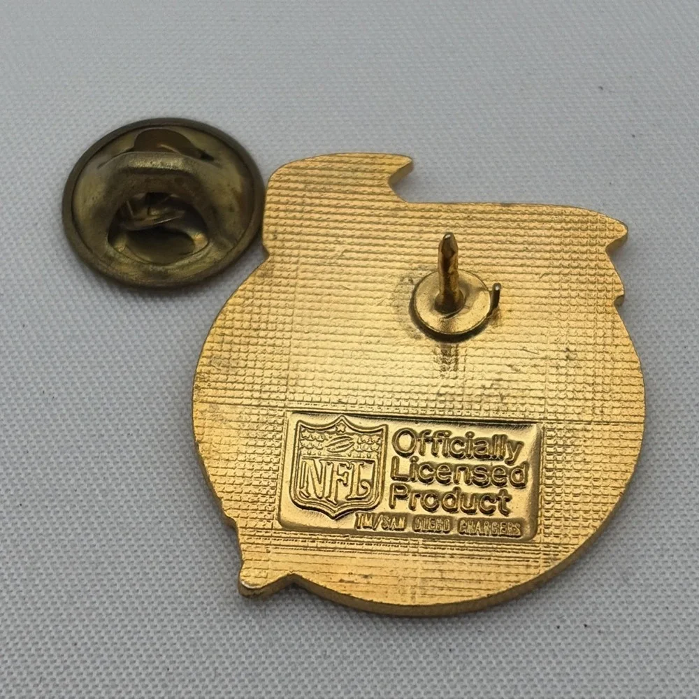 Vintage San Diego Chargers Helmet NFL‎ Football Lapel Hat Pin